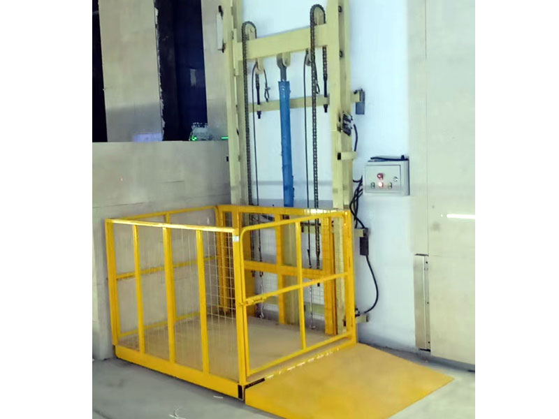 導(dǎo)軌式升降貨梯